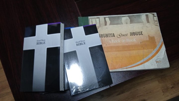 bybels 
                         uitgedeel